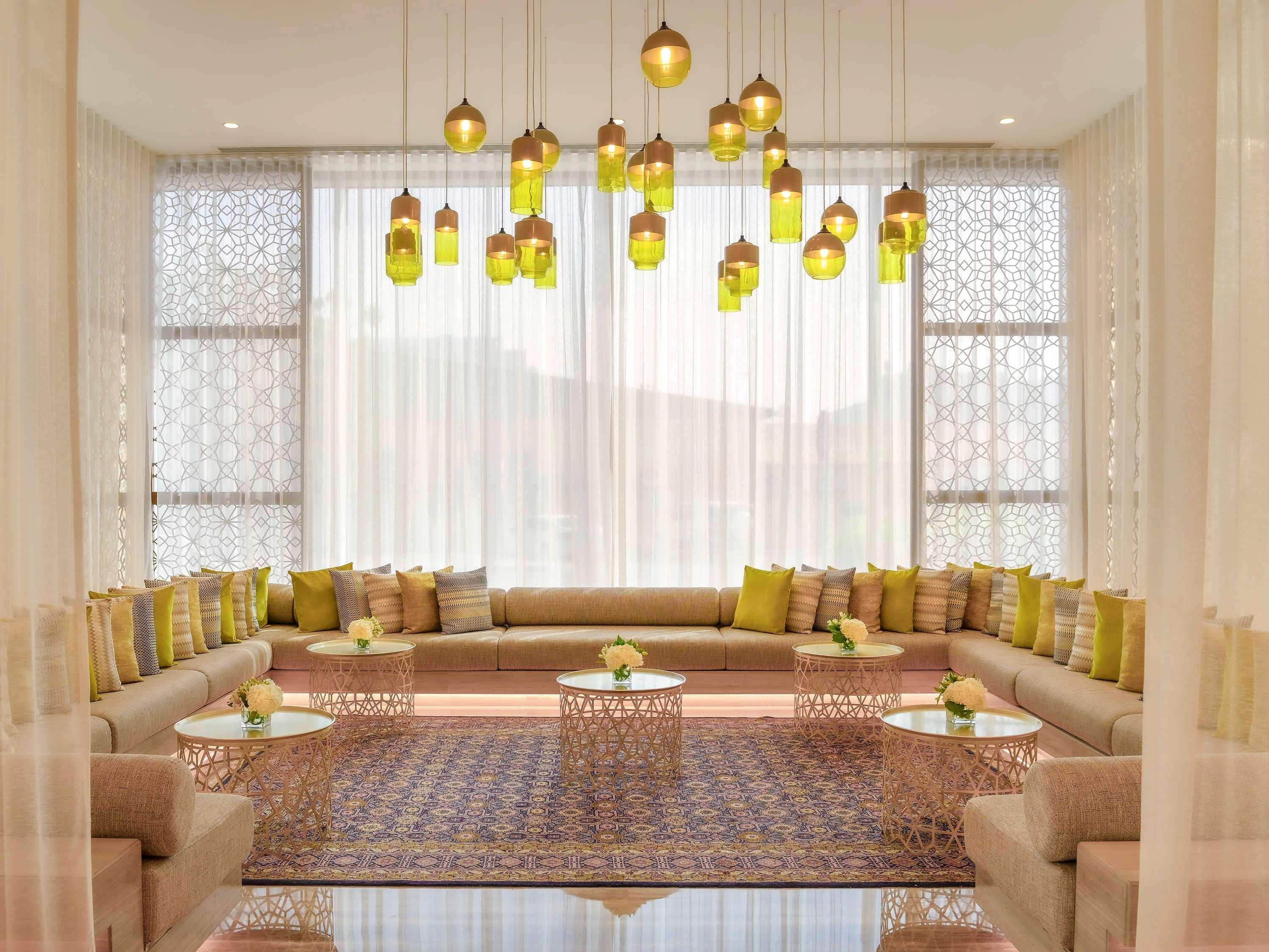 Grand Mercure Dubai City Εξωτερικό φωτογραφία The Lounge at the airport