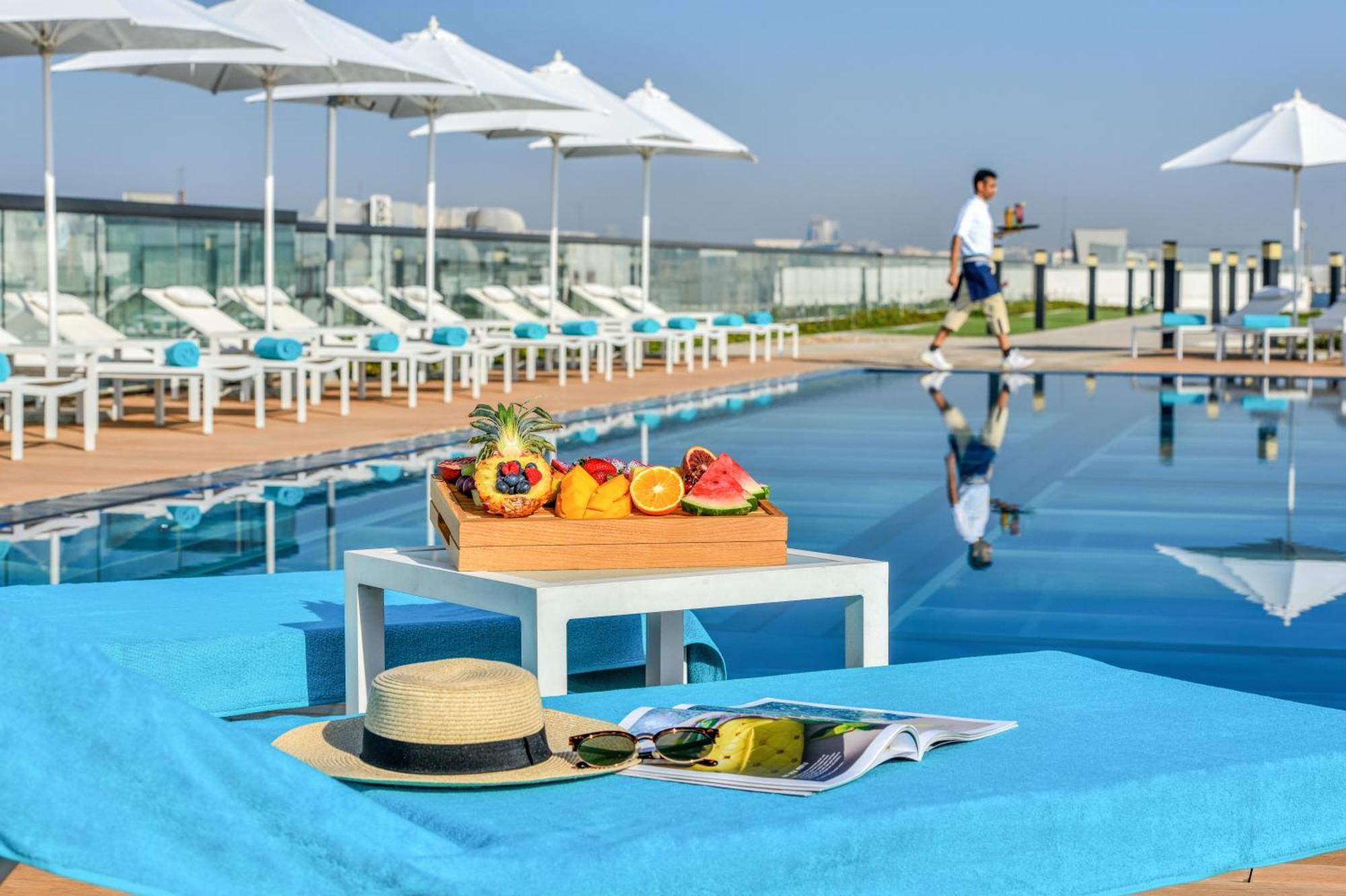 Grand Mercure Dubai City Εξωτερικό φωτογραφία The swimming pool at the hotel